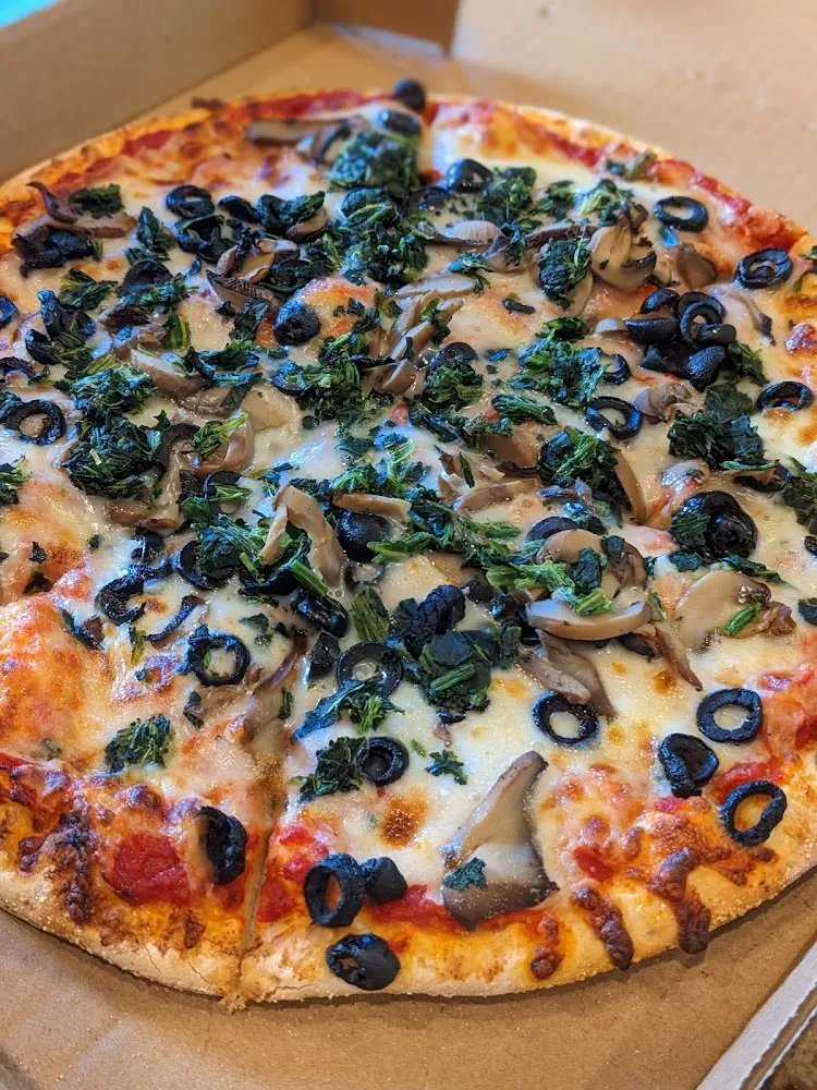 Spinach Olive Mushroom Pizza